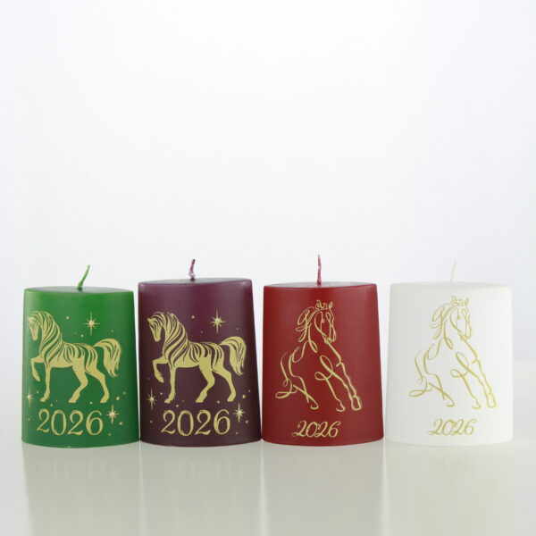 Žvakė su 2026 metų simboliu - arkliu